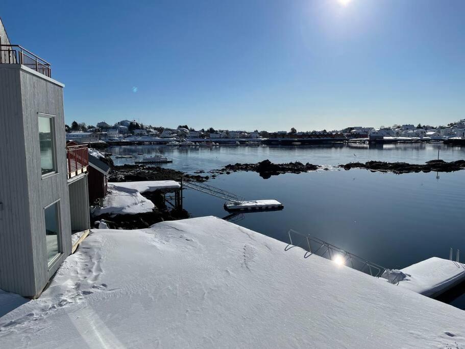 #Lofoten Leilighet Ved Sjoen Ballstad Exterior photo