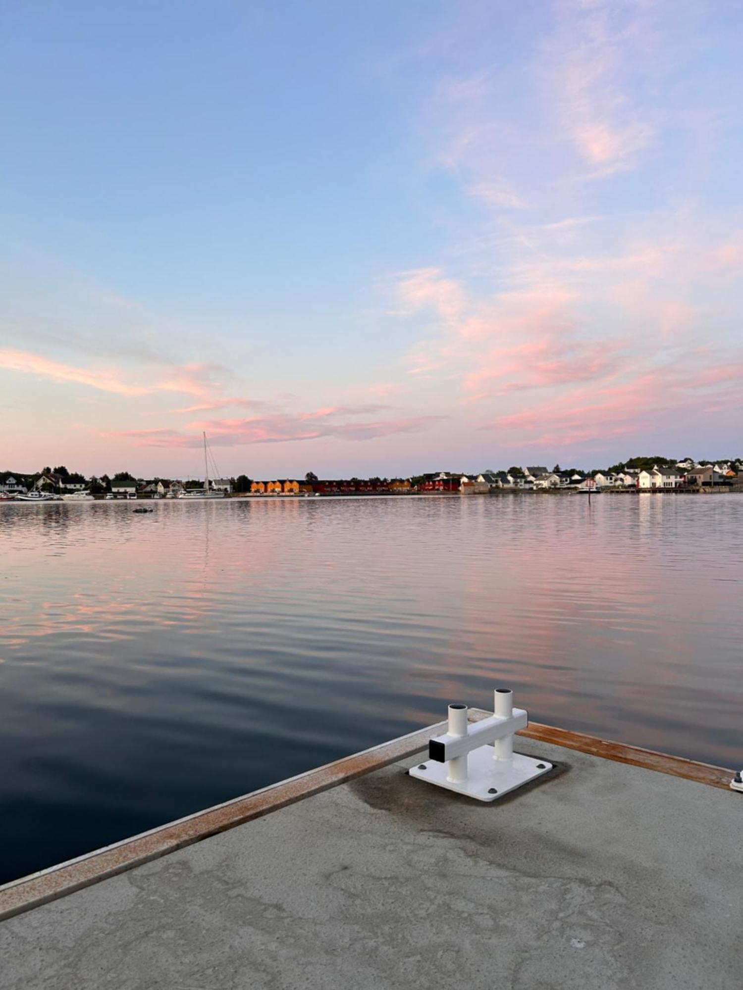 #Lofoten Leilighet Ved Sjoen Ballstad Exterior photo