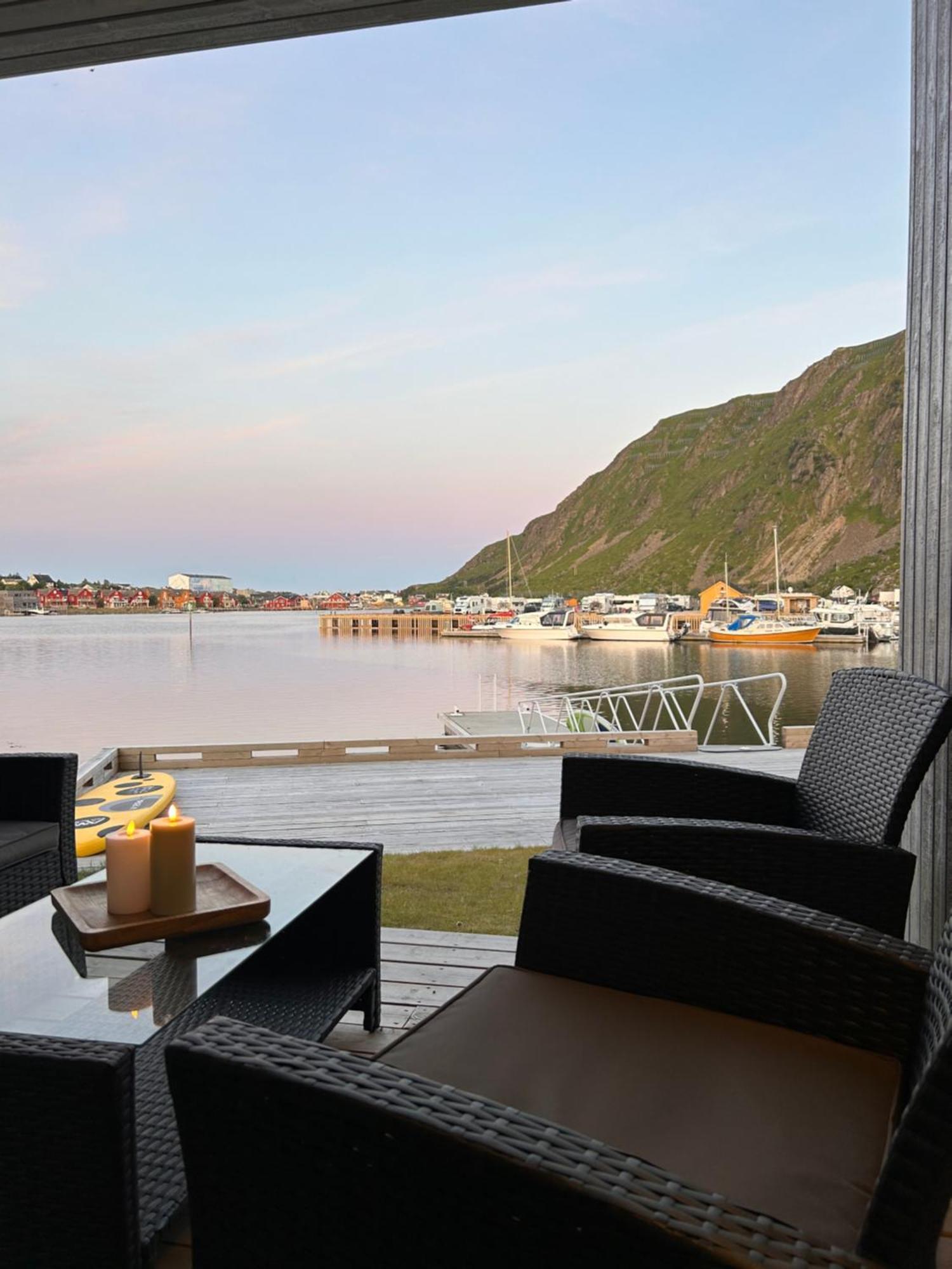 #Lofoten Leilighet Ved Sjoen Ballstad Exterior photo